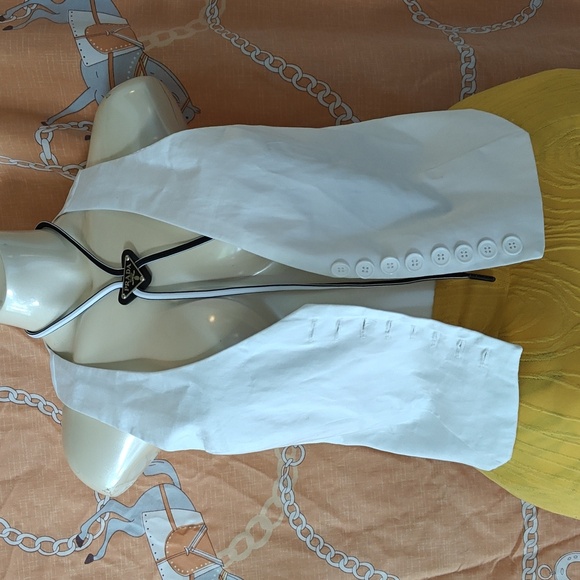 Solid White Vest - Picture 1 of 3